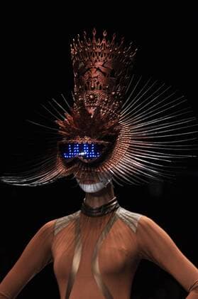 Oct. 30, 2015 - Jakarta, Indonesia - A model wears design by Rinaldi A Yunardi during the Jakarta Fashion Week 2016 at Senayan City. The accessory resembled of recycled paper are packed into the ropes and fiber fabrics and elements metal.dengan theme The Lady Warrior Jakarta Indonesia - ZUMAp133