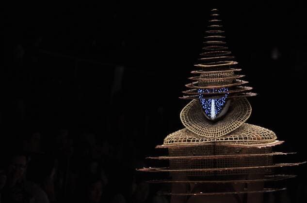 Oct. 30, 2015 - Jakarta, Indonesia - A model wears design by Rinaldi A Yunardi during the Jakarta Fashion Week 2016 at Senayan City. The accessory resembled of recycled paper are packed into the ropes and fiber fabrics and elements metal.dengan theme The Lady Warrior Jakarta Indonesia - ZUMAp133