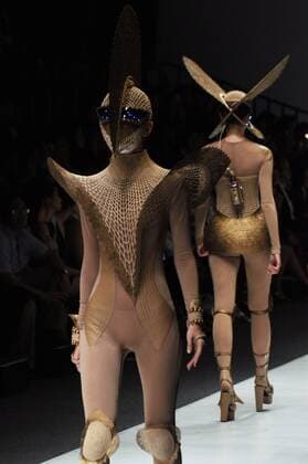 Oct. 30, 2015 - Jakarta, Indonesia - A model wears design by Rinaldi A Yunardi during the Jakarta Fashion Week 2016 at Senayan City. The accessory resembled of recycled paper are packed into the ropes and fiber fabrics and elements metal.dengan theme The Lady Warrior Jakarta Indonesia - ZUMAp133