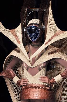 Oct. 30, 2015 - Jakarta, Indonesia - A model wears design by Rinaldi A Yunardi during the Jakarta Fashion Week 2016 at Senayan City. The accessory resembled of recycled paper are packed into the ropes and fiber fabrics and elements metal.dengan theme The Lady Warrior Jakarta Indonesia - ZUMAp133