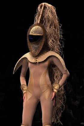 Oct. 30, 2015 - Jakarta, Indonesia - A model wears design by Rinaldi A Yunardi during the Jakarta Fashion Week 2016 at Senayan City. The accessory resembled of recycled paper are packed into the ropes and fiber fabrics and elements metal.dengan theme The Lady Warrior Jakarta Indonesia - ZUMAp133