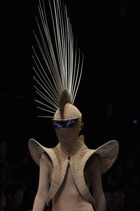 Oct. 30, 2015 - Jakarta, Indonesia - A model wears design by Rinaldi A Yunardi during the Jakarta Fashion Week 2016 at Senayan City. The accessory resembled of recycled paper are packed into the ropes and fiber fabrics and elements metal.dengan theme The Lady Warrior Jakarta Indonesia - ZUMAp133