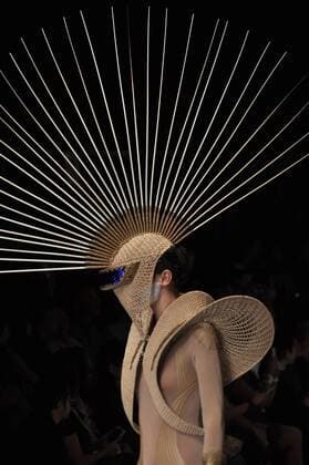 Oct. 30, 2015 - Jakarta, Indonesia - A model wears design by Rinaldi A Yunardi during the Jakarta Fashion Week 2016 at Senayan City. The accessory resembled of recycled paper are packed into the ropes and fiber fabrics and elements metal.dengan theme The Lady Warrior Jakarta Indonesia - ZUMAp133
