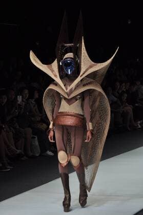 Oct. 30, 2015 - Jakarta, Indonesia - A model wears design by Rinaldi A Yunardi during the Jakarta Fashion Week 2016 at Senayan City. The accessory resembled of recycled paper are packed into the ropes and fiber fabrics and elements metal.dengan theme The Lady Warrior Jakarta Indonesia - ZUMAp133
