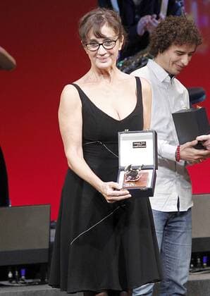 Spanish film director Silvia Munt with Tiempo de Historia - Time of History award during the 60th Seminci. October 31,2015.  (20151031141)