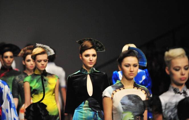 Oct. 31, 2015 -- Models display creations of Chantel Gong Gong Hangyu Finery Collection during the 2016 China Fashion Week S S in Beijing, China, Oct. 31, 2015. ) (zhs) CHINA-BEIJING-FASHION-GONG HANGYU (CN) XiaoxXiao 