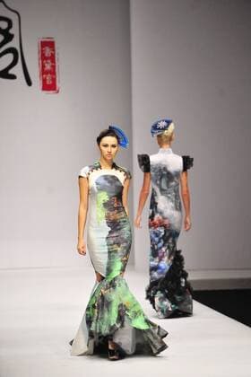 Oct. 31, 2015 -- Models display creations of Chantel Gong Gong Hangyu Finery Collection during the 2016 China Fashion Week S S in Beijing, China, Oct. 31, 2015. ) (zhs) CHINA-BEIJING-FASHION-GONG HANGYU (CN) XiaoxXiao 