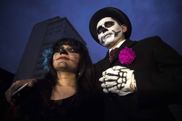 Oct. 31, 2015 -- People take part in the Parade of Catrinas and Catrines as part of the celebrations for the Day of the Dead, in Mexico City, capital of Mexico, on Oct. 31, 2015. Alejandro Ayala) (jp) (fnc) MEXICO-MEXICO CITY-SOCIETY-DAY OF THE DEAD e AlejandroxAyala 