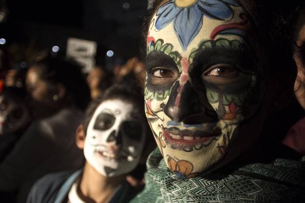 Oct. 31, 2015 -- People take part in the Parade of Catrinas and Catrines as part of the celebrations for the Day of the Dead, in Mexico City, capital of Mexico, on Oct. 31, 2015. Alejandro Ayala) (jp) (fnc) MEXICO-MEXICO CITY-SOCIETY-DAY OF THE DEAD e AlejandroxAyala 