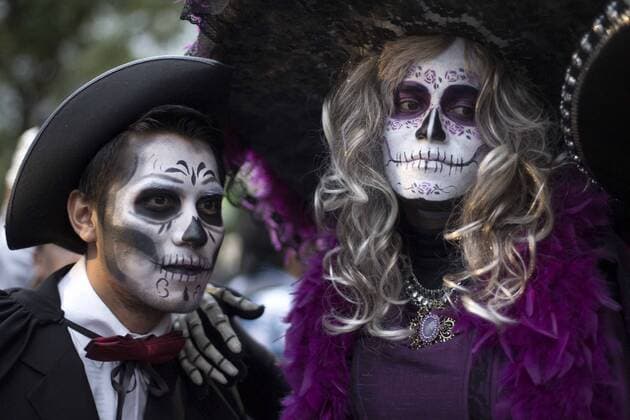 Oct. 31, 2015 -- People take part in the Parade of Catrinas and Catrines as part of the celebrations for the Day of the Dead, in Mexico City, capital of Mexico, on Oct. 31, 2015. Alejandro Ayala) (jp) (fnc) MEXICO-MEXICO CITY-SOCIETY-DAY OF THE DEAD e AlejandroxAyala 
