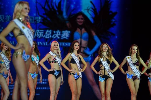 Oct. 31, 2015 -- Contestants compete in the swimwear session during the final of the 27th Miss Model of the World (MMW) Contest in Shenzhen, south China s Guangdong Province, Oct. 31, 2015. The MMW Contest, founded by Mr. Suha Alpayli in Istanbul in 1988, is a world famous international pageant contest. )(wjq) CHINA-GUANGDONG-MISS MODEL OF THE WORLD (CN) MaoxSiqian 