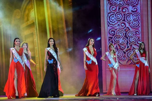 Oct. 31, 2015 -- Contestants compete in the evening dress session during the final of the 27th Miss Model of the World (MMW) Contest in Shenzhen, south China s Guangdong Province, Oct. 31, 2015. The MMW Contest, founded by Mr. Suha Alpayli in Istanbul in 1988, is a world famous international pageant contest. ) (wjq) CHINA-GUANGDONG-MISS MODEL OF THE WORLD (CN) MaoxSiqian 