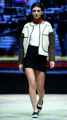 (151101) -- BEIJING, Nov. 1, 2015 -- A model presents a creation of the LINC Collection by designer Lin Na during the China Fashion Week in Beijing, capital of China, Nov. 1, 2015. ) (wjq) CHINA-BEIJING-FASHION WEEK(CN) ChenxJianli 