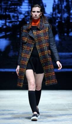 (151101) -- BEIJING, Nov. 1, 2015 -- A model presents a creation of the LINC Collection by designer Lin Na during the China Fashion Week in Beijing, capital of China, Nov. 1, 2015. ) (wjq) CHINA-BEIJING-FASHION WEEK(CN) ChenxJianli 