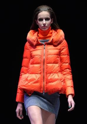 (151101) -- BEIJING, Nov. 1, 2015 -- A model presents a creation of the LINC Collection by designer Lin Na during the China Fashion Week in Beijing, capital of China, Nov. 1, 2015. ) (wjq) CHINA-BEIJING-FASHION WEEK(CN) ChenxJianli 