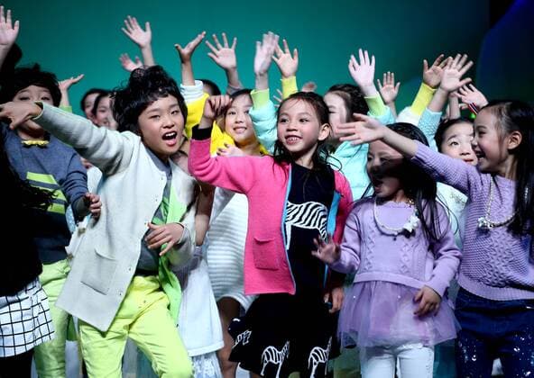 (151101) -- BEIJING, Nov. 1, 2015 -- Child models show creations of Showkids Chen Juanhong Children s Wear Collection during China Fashion Week in Beijing, capital of China, Nov. 1, 2015. ) (zkr) CHINA-BEIJING-FASHION WEEK(CN) ChenxJianli 