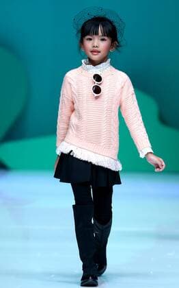 (151101) -- BEIJING, Nov. 1, 2015 -- A child shows a creation of Showkids Chen Juanhong Children s Wear Collection during China Fashion Week in Beijing, capital of China, Nov. 1, 2015. ) (zkr) CHINA-BEIJING-FASHION WEEK(CN) ChenxJianli 
