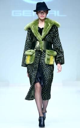 (151101) -- BEIJING, Nov. 1, 2015 -- A model shows a creation at the GENIAL 2015 Artificial Fur Fashion Design Contest during the China Fashion Week in Beijing, capital of China, Nov. 1, 2015. ) (zkr) CHINA-BEIJING-FASHION WEEK(CN) ChenxJianli 
