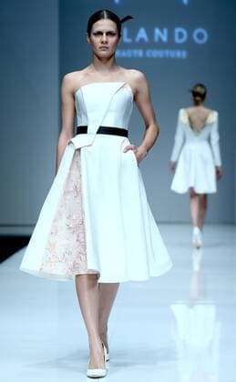 (151102) -- BEIJING, Nov. 2, 2015 -- A model presents a creation of China buyer & Zhao Tao Meng Yang Collection during the China Fashion Week spring summer 2016 in Beijing, capital of China, Nov. 2, 2015. ) (mt) CHINA-BEIJING-FASHION WEEK (CN) ChenxJianli 