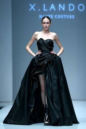 (151102) -- BEIJING, Nov. 2, 2015 -- A model presents a creation of China buyer & Zhao Tao Meng Yang Collection during the China Fashion Week spring summer 2016 in Beijing, capital of China, Nov. 2, 2015. ) (mt) CHINA-BEIJING-FASHION WEEK (CN) ChenxJianli 