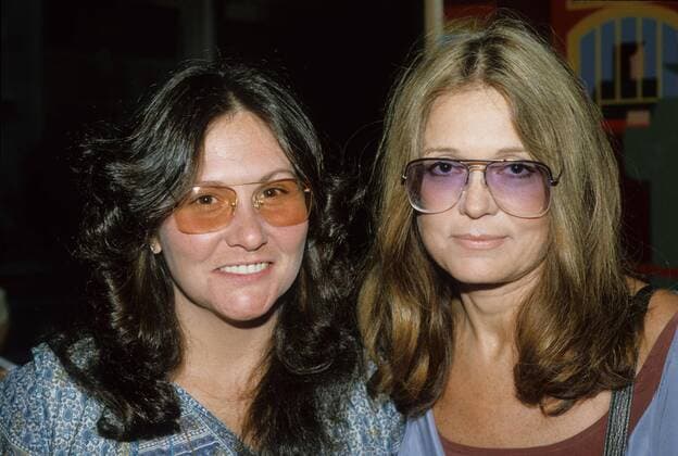 Berühmte Feministinnen, Gloria Steinem GLORIA STEINEM with Linda Lovelace. - ZUMAg49