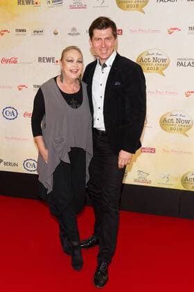 Barbara Schoene und Marten Krebs - Verleihung des Act Now Jugend Award im Friedrichstadt-Palast Berlin am 02.11.2015. Verleihung Act Now Jugend Award