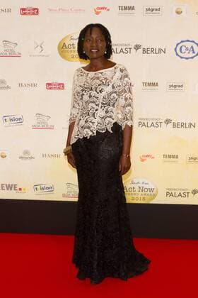 Auma Obama - Verleihung des Act Now Jugend Award im Friedrichstadt-Palast Berlin am 02.11.2015. Verleihung Act Now Jugend Award