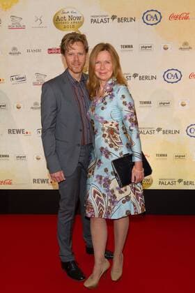 Marion Kracht mit Ehemann Berthold Manns - Verleihung des Act Now Jugend Award im Friedrichstadt-Palast Berlin am 02.11.2015. Verleihung Act Now Jugend Award