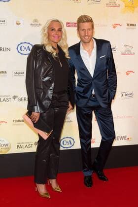 Natascha Ochsenknecht und Maxi Arland - Verleihung des Act Now Jugend Award im Friedrichstadt-Palast Berlin am 02.11.2015. Verleihung Act Now Jugend Award