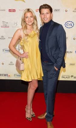 Raul Richter mit Freundin Valentina Pahde - Verleihung des Act Now Jugend Award im Friedrichstadt-Palast Berlin am 02.11.2015. Verleihung Act Now Jugend Award
