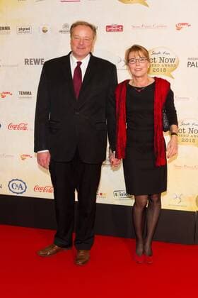 Dirk Niebel und Ehefrau Andrea - Verleihung des Act Now Jugend Award im Friedrichstadt-Palast Berlin am 02.11.2015. Verleihung Act Now Jugend Award