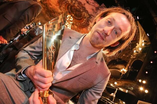 02.11.2015, Wiener Ronacher, NESTROY VERLEIHUNG 2015, Gala-Abend zum Theaterpreis im Bild: Simon Stone -Beste Regie