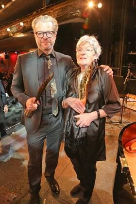02.11.2015, Wiener Ronacher, NESTROY VERLEIHUNG 2015, Gala-Abend zum Theaterpreis im Bild: Roland Koch -Beste Nebenrolle, Elibeth Orth -Beste Schauspielerin