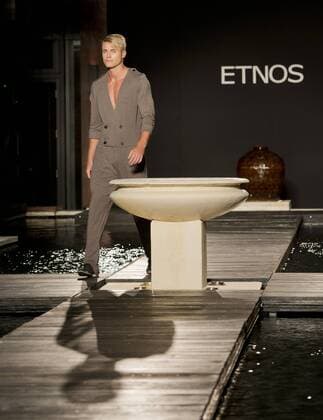 A model presents a creation by ETNOS menswear fashion designer during the Miami Funkshion Week at the SETAI hotel, Miami Beach, Florida, November 4, 2015.  MIA20151104103 GARYxIxROTHSTEIN Miami Funkshion Fashion Week - ETNOS Modenschau