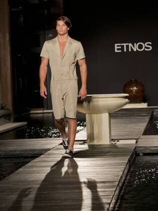 A model presents a creation by ETNOS menswear fashion designer during the Miami Funkshion Week at the SETAI hotel, Miami Beach, Florida, November 4, 2015.  MIA20151104104 GARYxIxROTHSTEIN Miami Funkshion Fashion Week - ETNOS Modenschau