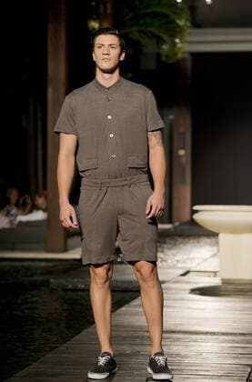 A model presents a creation by ETNOS menswear fashion designer during the Miami Funkshion Week at the SETAI hotel, Miami Beach, Florida, November 4, 2015.  MIA20151104106 GARYxIxROTHSTEIN Miami Funkshion Fashion Week - ETNOS Modenschau