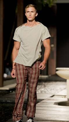 A model presents a creation by ETNOS menswear fashion designer during the Miami Funkshion Week at the SETAI hotel, Miami Beach, Florida, November 4, 2015.  MIA20151104110 GARYxIxROTHSTEIN Miami Funkshion Fashion Week - ETNOS Modenschau