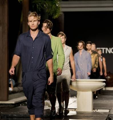 A model presents a creation by ETNOS menswear fashion designer during the Miami Funkshion Week at the SETAI hotel, Miami Beach, Florida, November 4, 2015.  MIA20151104119 GARYxIxROTHSTEIN Miami Funkshion Fashion Week - ETNOS Modenschau