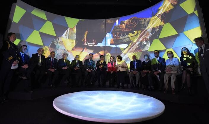 (151106) -- MEXICO CITY, Nov. 6, 2015 -- Image provided by Mexico s Presidency shows Mexican President Enrique Pena Nieto (C) taking part during the opening of the Mexico, World Heritage room, at the National Palace in Mexico City, capital of Mexico, on Nov. 15, 2015.The room hosts a permanent exhibition with a multimedia show that will allow Mexicans and foreign visitors to know the cultural and natural wealth of the country.Mexico s Presidency) (vf) (fnc) MEXICO-MEXICO CITY-POLITICS-PENA NIETO e MEXICO SxPRESIDENCY 
