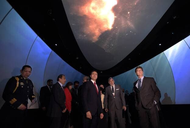 (151106) -- MEXICO CITY, Nov. 6, 2015 -- Image provided by shows Mexican President Enrique Pena Nieto (C) making a tour during the opening of the Mexico, World Heritage room, at the National Palace in Mexico City, capital of Mexico, on Nov. 15, 2015. The room hosts a permanent exhibition with a multimedia show that will allow Mexicans and foreign visitors to know the cultural and natural wealth of the country.) (vf) (fnc) MEXICO-MEXICO CITY-POLITICS-PENA NIETO MEXICO SxPRESIDENCY 