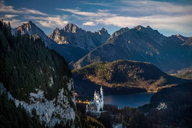 Fuessen Blick vom Tegelberg auf Schloss Neuschwanstein (Bayern) Copyright: Guth Eibner-Pressefoto EP_RGT