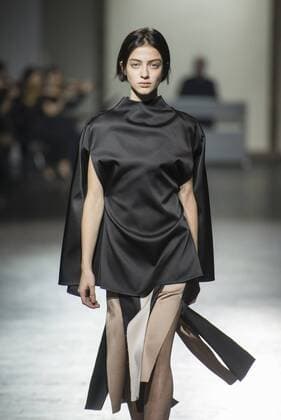 (151107) -- TBILISI, Nov. 7, 2015 -- A model presents a creation of Tamuna Ingorokva during the Mercedes Benz Fashion Week in Tbilisi, capital of Georgia, on Nov. 7, 2015. ) GEORGIA-TBILISI-FASHION WEEK GiorgixInduashvili 