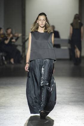 (151107) -- TBILISI, Nov. 7, 2015 -- A model presents a creation of Tamuna Ingorokva during the Mercedes Benz Fashion Week in Tbilisi, capital of Georgia, on Nov. 7, 2015. ) GEORGIA-TBILISI-FASHION WEEK GiorgixInduashvili 