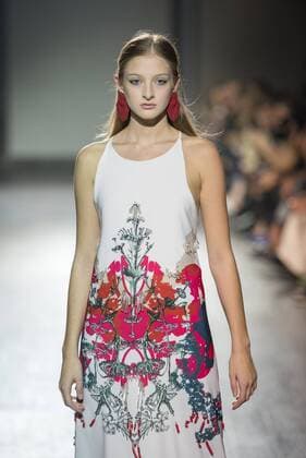 (151107) -- TBILISI, Nov. 7, 2015 -- A model presents a creation of Eloshi during the Mercedes Benz Fashion Week in Tbilisi, capital of Georgia, on Nov. 7, 2015. ) GEORGIA-TBILISI-FASHION WEEK GiorgixInduashvili 