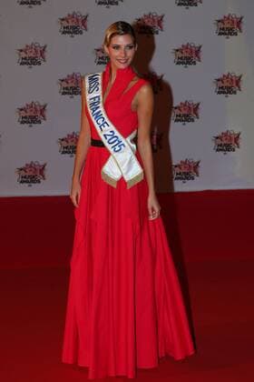 202409 Francois Glories Starface 2015-11-07 Cannes France Cérémonie des NRJ Music Awards 2015. Arrivées. Cerf, Camille  Copyright: xFrancoisxGloriesx xStarfacex STAR_202409_054