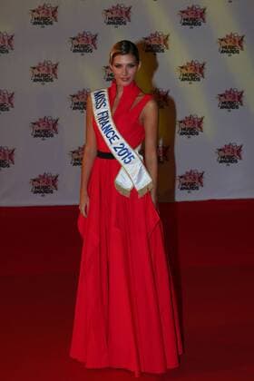202409 Francois Glories Starface 2015-11-07 Cannes France Cérémonie des NRJ Music Awards 2015. Arrivées. Cerf, Camille  Copyright: xFrancoisxGloriesx xStarfacex STAR_202409_055