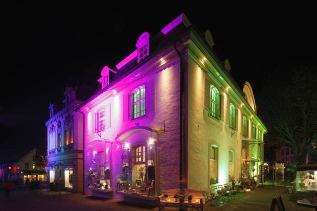 Recklinghausen leuchtet , Illumination in der Altstadt, Wohnhaus Wulff in der Heilige-Geist-Strasse, Recklinghausen, Ruhrgebiet, Nordrhein-Westfalen D-Recklinghausen, Ruhrgebiet, Westfalen, Nordrhein-Westfalen, NRW, Recklinghausen leuchtet , Festbeleuchtung in der Altstadt, Wulffsches Haus in der Heilige-Geist-Strasse, Wohnhaus, D-Recklinghausen, Ruhr area, Westphalia, North Rhine-Westphalia, NRW, Recklinghausen leuchtet , festival illumination in the historic downtown, House Wulff in the Heilige-Geist-Strasse, residential building