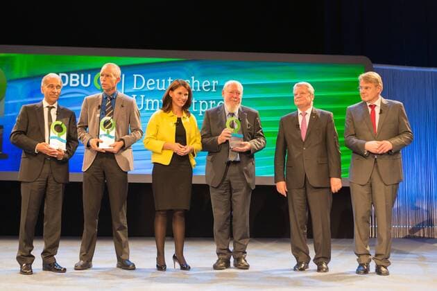 DEU, Deutschland, Nordrhein-Westfalen, Essen, 08.11.2015: Deutsche Bundesstiftung Umwelt Deutscher Umweltpreis Festakt Überreichung des Preises vlnr. Prof. Dr. Mojib Latif; Prof. Dr. Johan Rockström; Rita Schwarzelühr-Sutter (SPD) Parl. Staatssekretärin Bundesumweltministerium; Prof. em. Dr. Michael Succow; Joachim Gauck, Bundespräsident; Dr. Heinrich Bottermann, Generalsekretär DBU