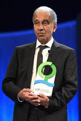Deutscher Umweltpreis 2015 am 08.11.2015 im Colosseum Theater in Essen Der deutsche Meteorologe, Klimaforscher, Hochschullehrer und Preisträger Prof. Dr. Majib Latif während der Preisverleihung zum Deutschen Umweltpreis. xRx
