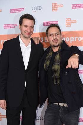 Regisseur Stephan Rick, l-r, und Schauspieler Moritz Bleibtreu posiert am 09.11.2015 in Köln vor der Verleihung des Kino Programm Preis NRW.